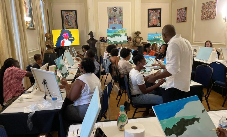 "Sip and Paint" à l'ambassade = Cocktail + peinture + Haïti