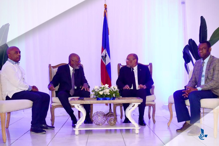 Le Premier ministre Dr Ariel Henry en compagnie du ministre de l'Éducation Nationale et de la Formation Professionnelle ( MENFP)  Nesmy Manigat, le Ministre des Affaires Étrangères ( MAE) , Jean Victor Généus puis Samuel Henry Saturne Directeur du Cabinet du Premier ministre