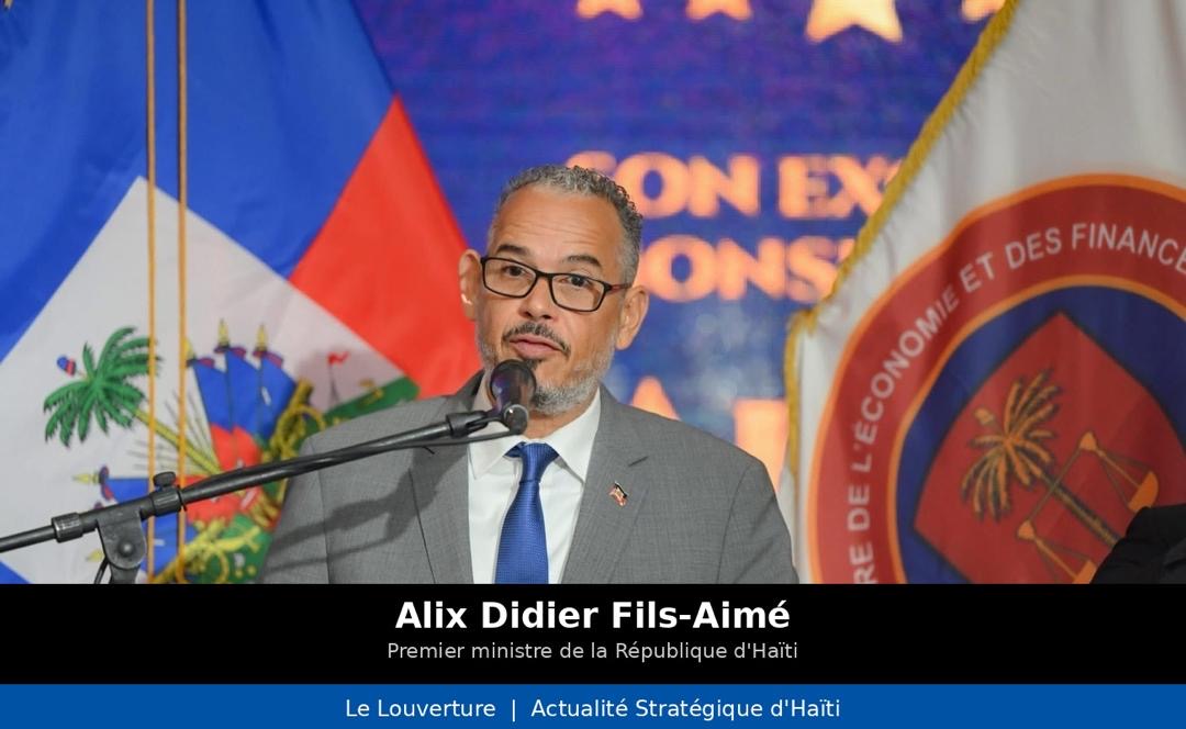 Le Premier ministre Alix Didier Fils-Aimé s’exprimant à la tribune lors de l’annonce de la circulaire 017 imposant des restrictions budgétaires à l’administration publique haïtienne.