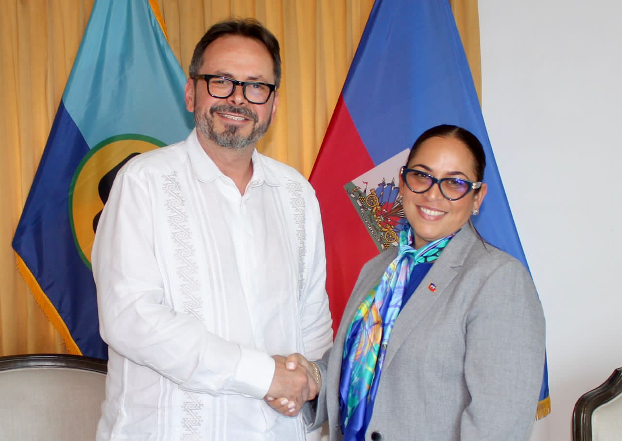 La ministre des Affaires étrangères et des Cultes, Raïna Forbin, s’est entretenue avec le Représentant spécial du Secrétaire général des Nations Unies en Haïti et chef du Bureau intégré des Nations Unies en Haïti (BINUH), Carlos Ruiz Massieu.