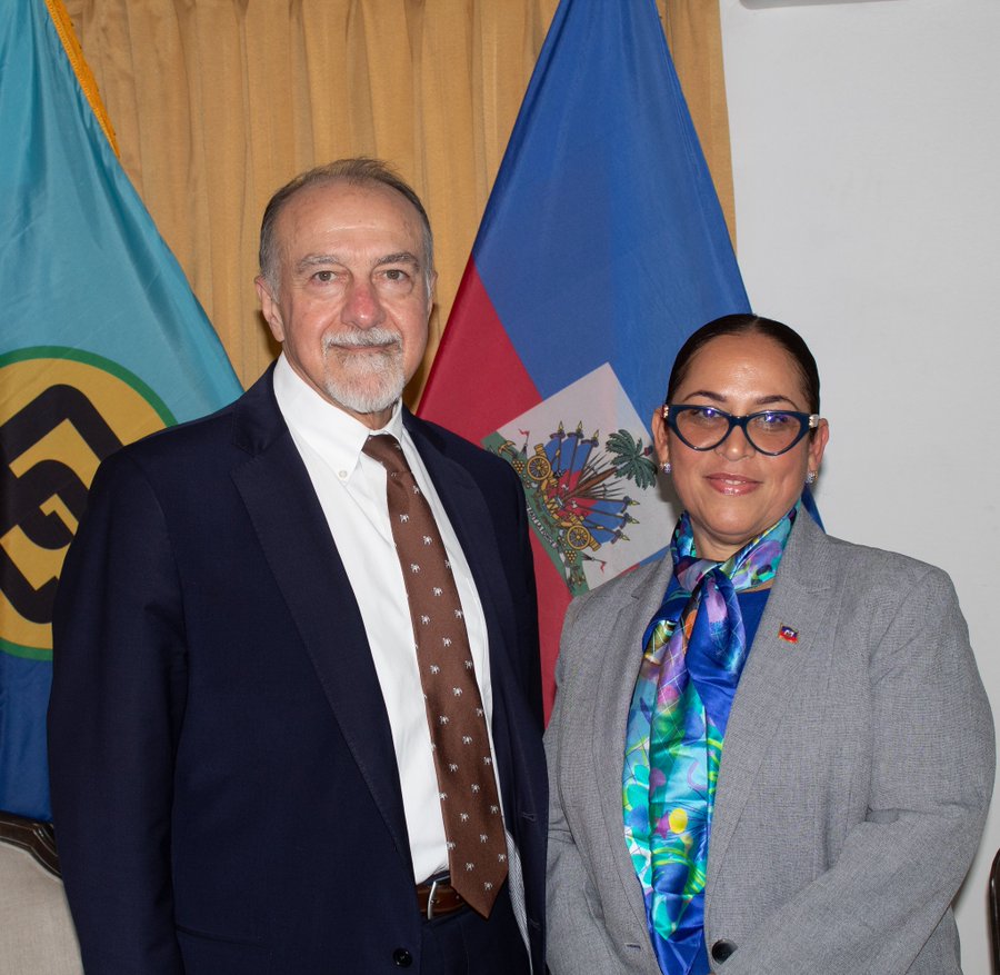 La ministre des Affaires étrangères et des Cultes, Raïna Forbin et le Chargé d’affaires des États-Unis en Haïti, Henry T. Wooster