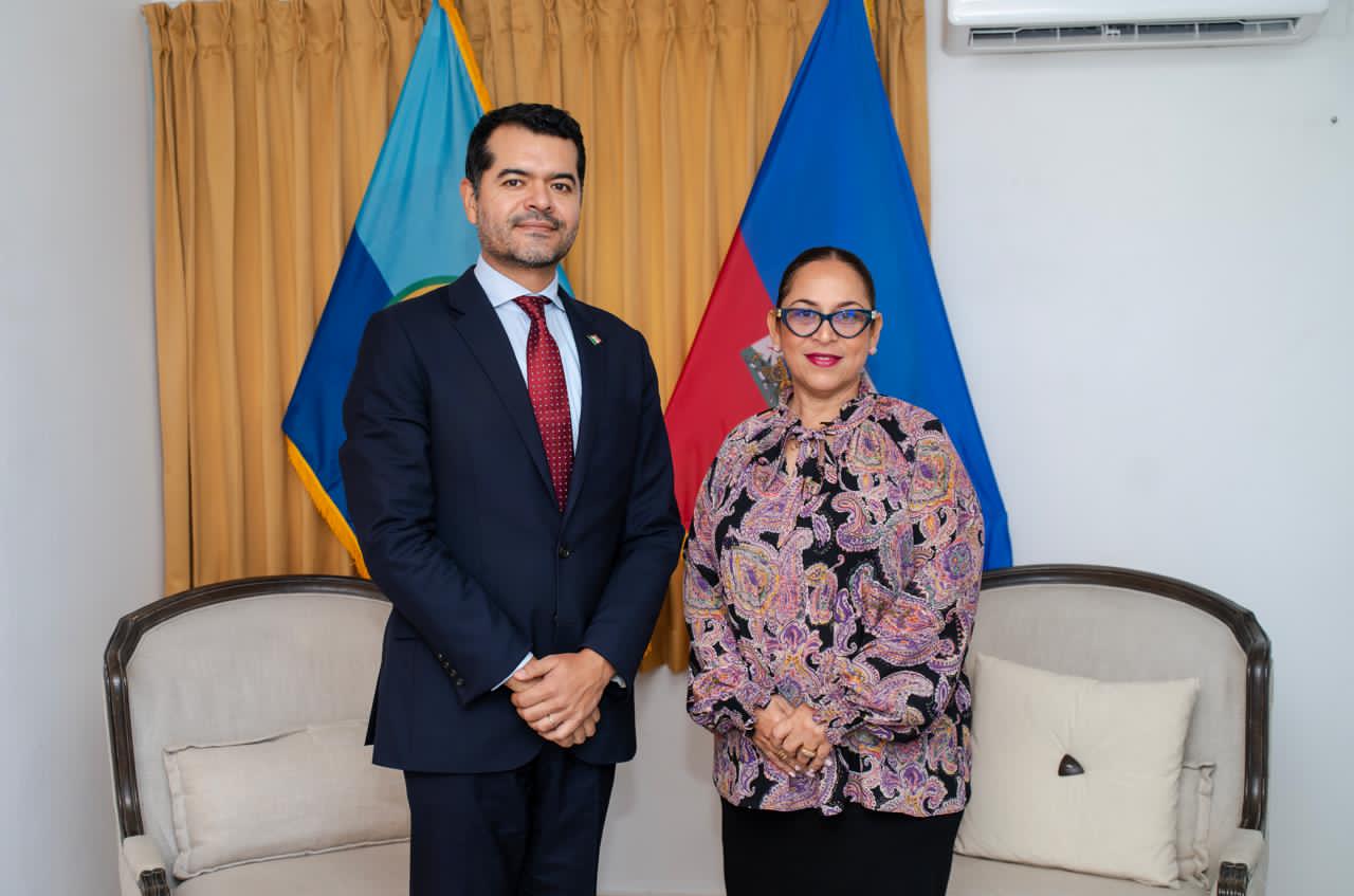 La Ministre des Affaires étrangères et des Cultes, Raina Forbin, a reçu en audience l’Ambassadeur du Mexique en Haïti, Jesús Cisneros.