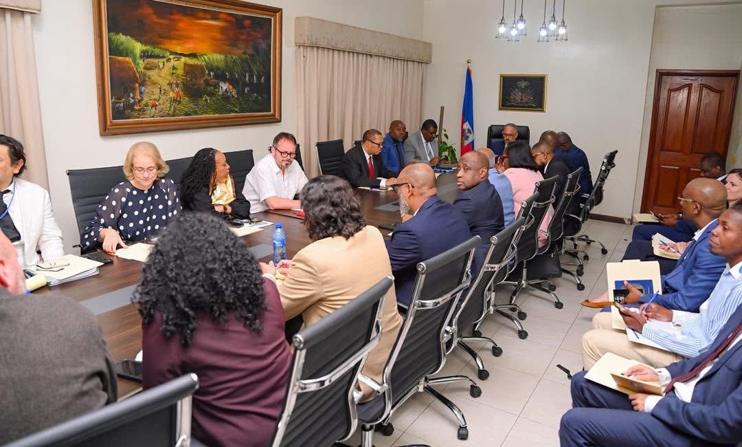 Réunion du Premier ministre Alix Didier Fils-Aimé avec le CEP et partenaires internationaux pour les élections générales de 2026 à Port-au-Prince.