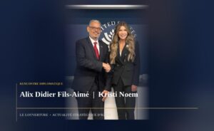 Alix Didier Fils-Aimé serre la main de Kristi Noem dans une salle de réunion à Washington, entourés de leurs délégations respectives.