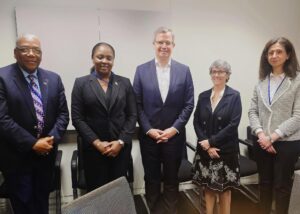 La ministre de la Planification Dr Sandra Paulemon en séance de travail avec la délégation d’ODI Global conduite par Hans Peter Lankes à Washington, en marge des réunions de printemps du FMI et de la Banque mondiale.