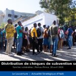 ALT IMAGE Distribution de chèques de subvention scolaire par le Fonds National de l’Éducation aux familles vulnérables en Haïti, sous la direction du Directeur général Elysé Colagène.