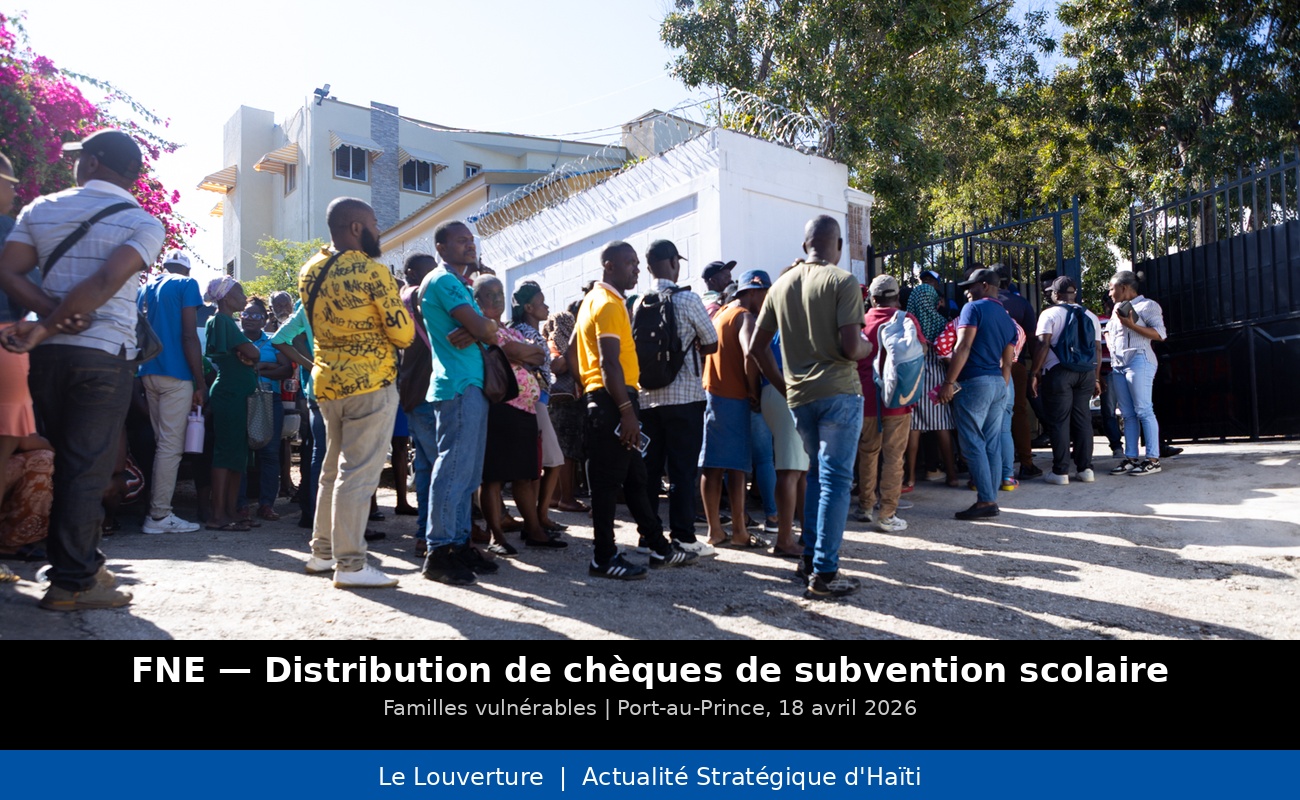 ALT IMAGE Distribution de chèques de subvention scolaire par le Fonds National de l’Éducation aux familles vulnérables en Haïti, sous la direction du Directeur général Elysé Colagène.