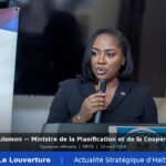 La ministre Sandra Paulemon, marraine de la promotion Monferrier Dorval de l’EDSEG, lors de son allocution aux nouveaux diplômés en droit à Gonaïves, les appelant à défendre l’État de droit
