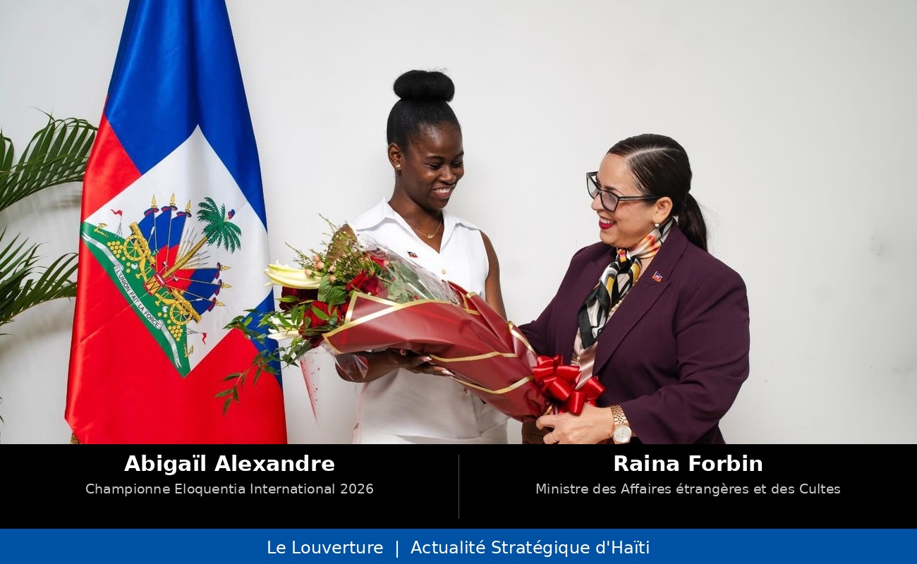 La ministre des Affaires étrangères Raina Forbin félicite Abigaïl Alexandre, championne du concours Eloquentia International 2026, lors de sa réception à la Chancellerie haïtienne.