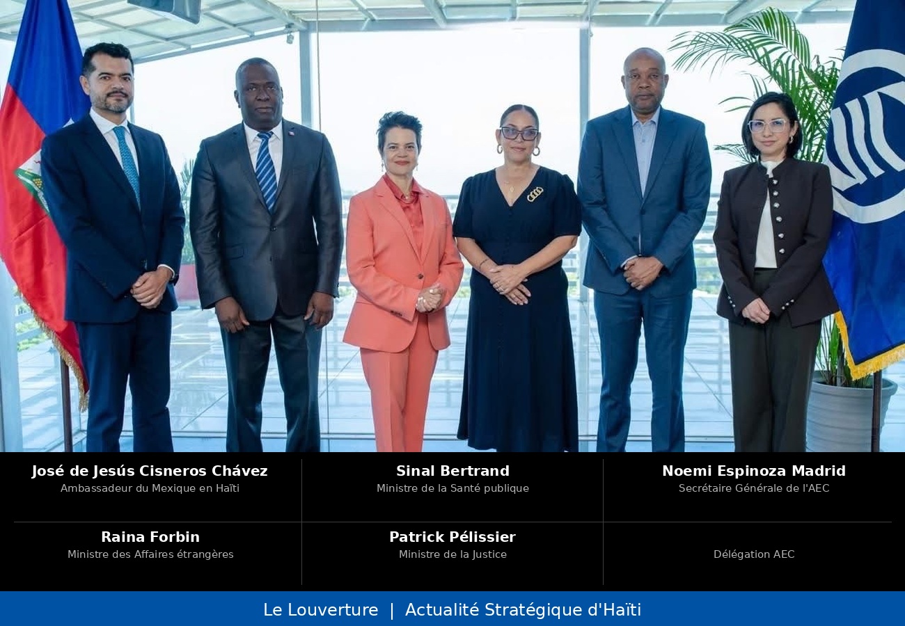 La ministre des Affaires étrangères Raina Forbin entourée de la secrétaire générale de l’AEC Noemi Espinoza Madrid, des ministres Patrick Pélissier et Sinal Bertrand, et de l’ambassadeur du Mexique José de Jesús Cisneros Chávez lors du déjeuner de travail à la Chancellerie.