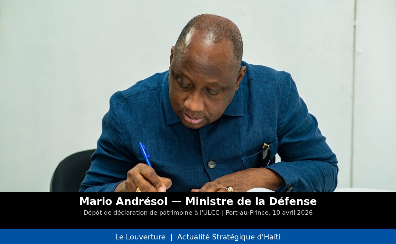 Le ministre de la Défense Mario Andrésol lors du dépôt officiel de sa déclaration de patrimoine à l’Unité de lutte contre la corruption lors de la 4e Journée nationale de déclaration de patrimoine.