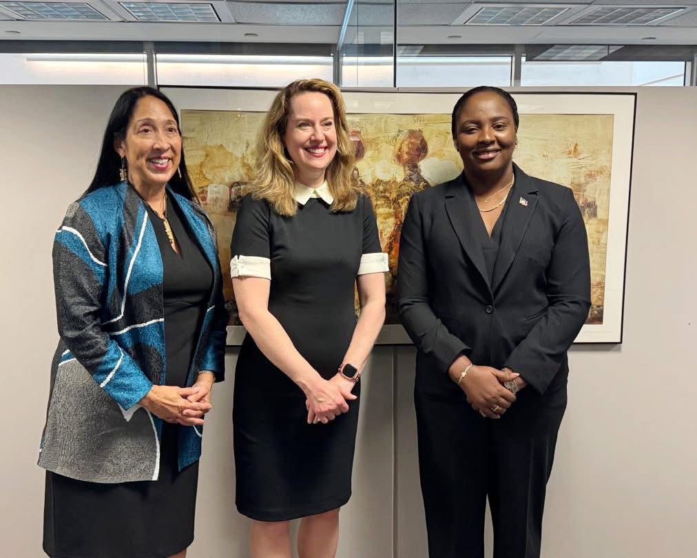 La ministre Sandra Paulemon en réunion avec la Directrice générale de l’OIM Amy Pope et des responsables internationaux à Washington