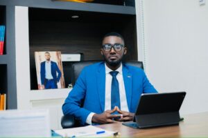 Portrait de Rodney Louis, auteur d’une analyse sur le silence des médias haïtiens face au procès de Jovenel Moïse