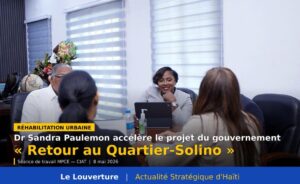 Séance de travail au ministère de la Planification et de la Coopération externe d’Haïti. Autour de la table : la ministre Dr Sandra Paulemon, l’ingénieure Pascal Oriol et la secrétaire exécutive du CIAT, Marie Christine Stephenson. Carte du quartier Solino en arrière-plan.