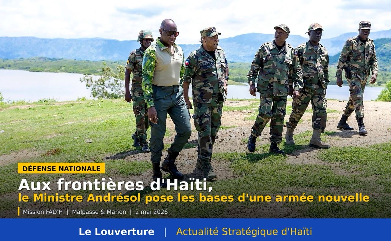 Le Ministre de la Défense Mario Andrésol en inspection avec des soldats des Forces armées d'Haïti dans une zone frontalière, lors de sa mission de terrain aux bases militaires de Malpasse et Marion, le 2 mai 2026.