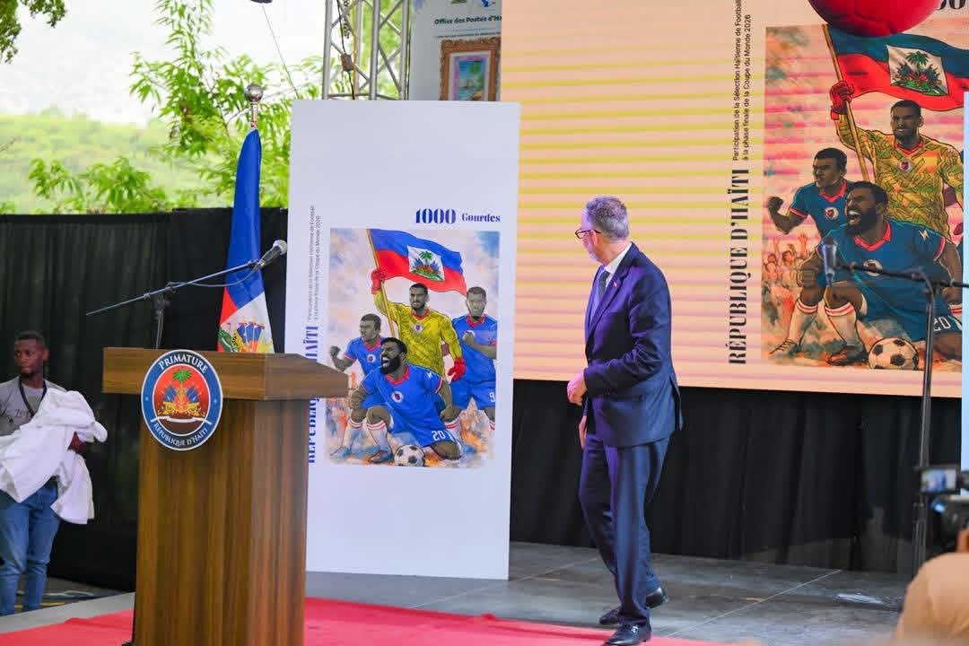 Le PM Alix Didier Fils-Aimé immortalise la qualification des Grenadiers avec un timbre commémoratif 34 Le Premier ministre présente un timbre-poste commémoratif en hommage à la qualification de la sélection haïtienne de football pour la Coupe du Monde 2026 lors d’une cérémonie officielle à Port-au-Prince.