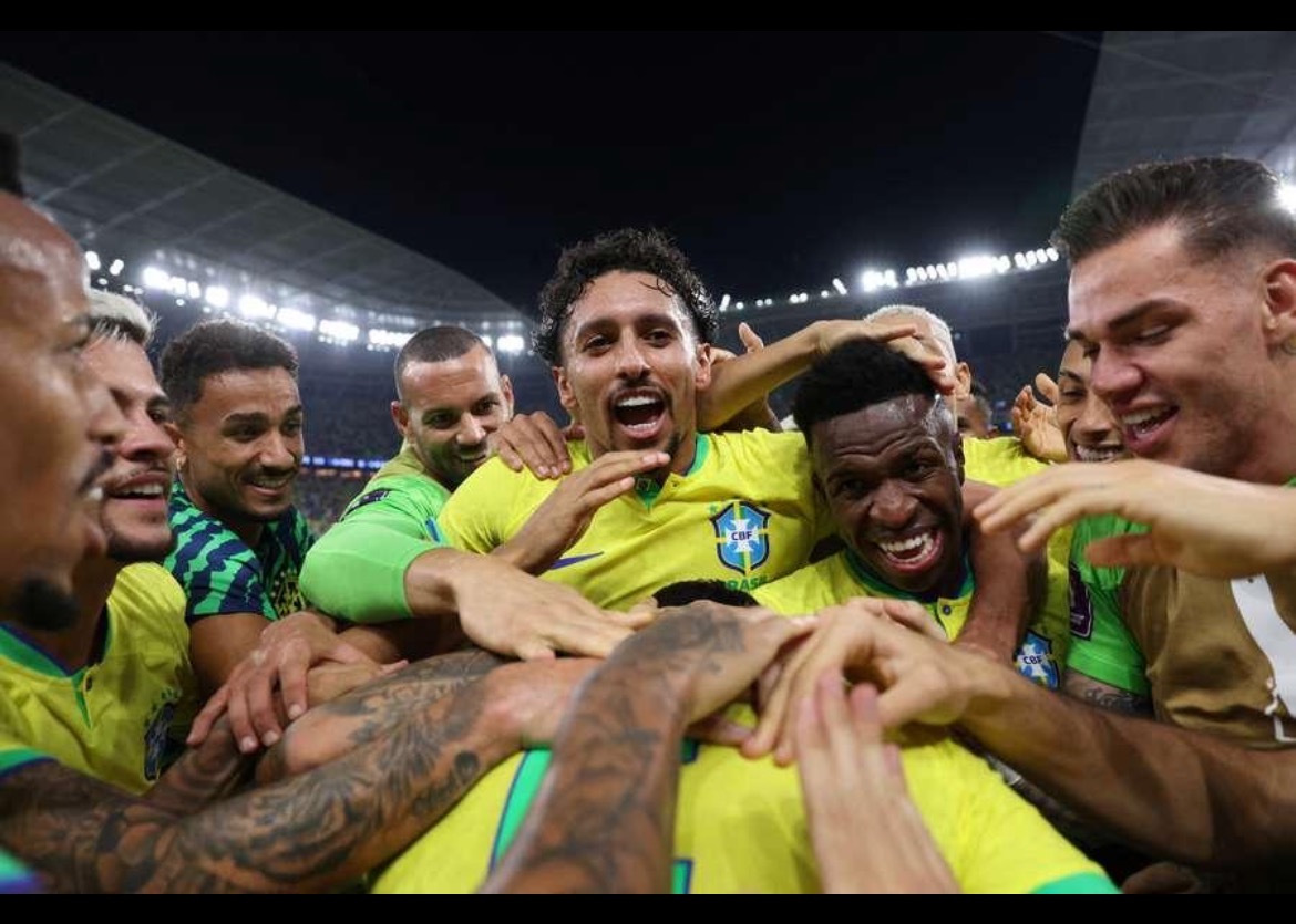 Brésil 2-1 Japon : la Seleção valide son billet pour les huitièmes de finale 42 Les joueurs du Brésil célèbrent leur victoire contre le Japon et leur qualification pour les huitièmes de finale de la Coupe du monde 2026.