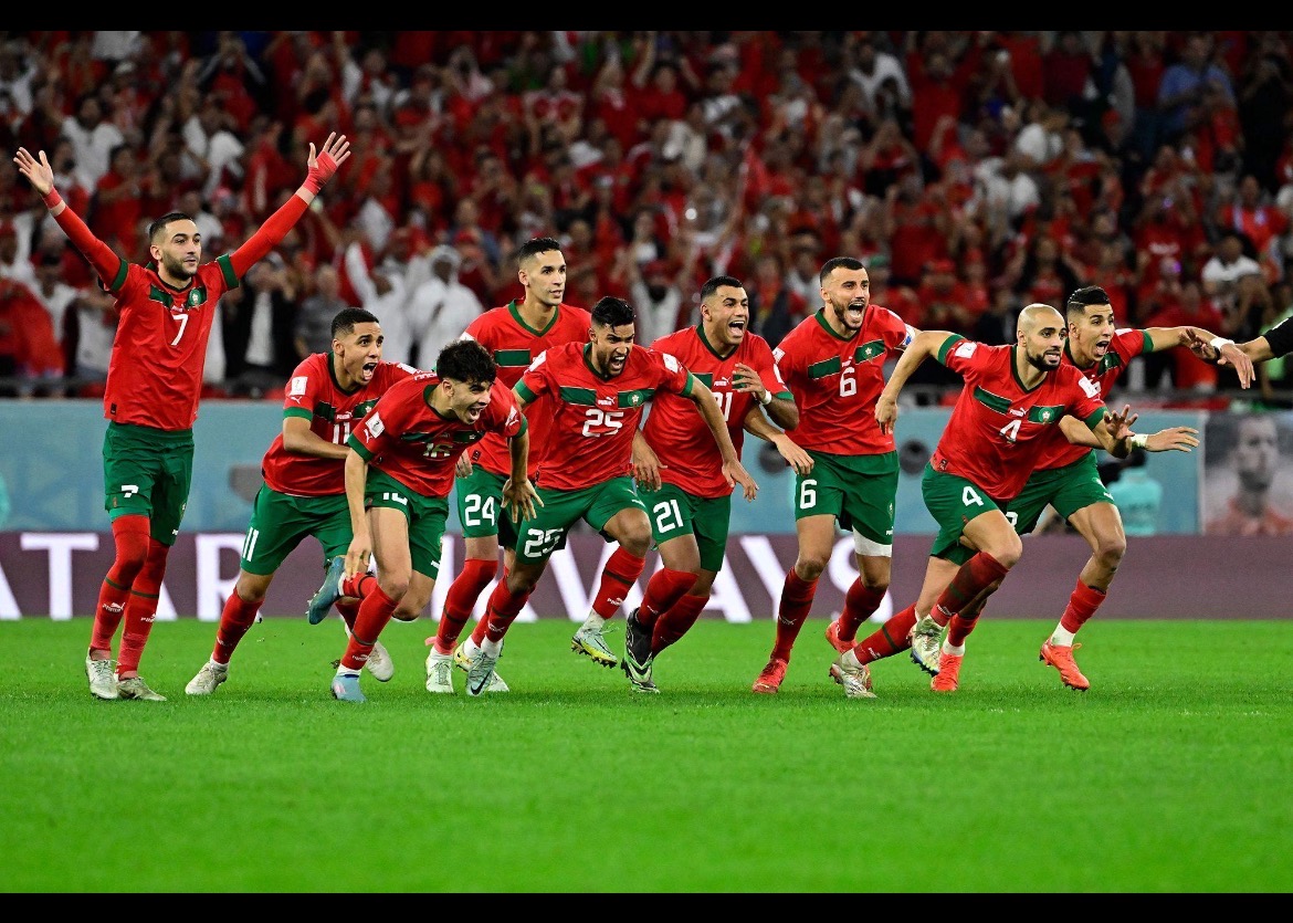 Le Maroc élimine les Pays-Bas aux tirs au but et poursuit son aventure au Mondial 2026 40 Les joueurs du Maroc célèbrent leur qualification pour les huitièmes de finale de la Coupe du monde 2026 après leur victoire aux tirs au but contre les Pays-Ba
