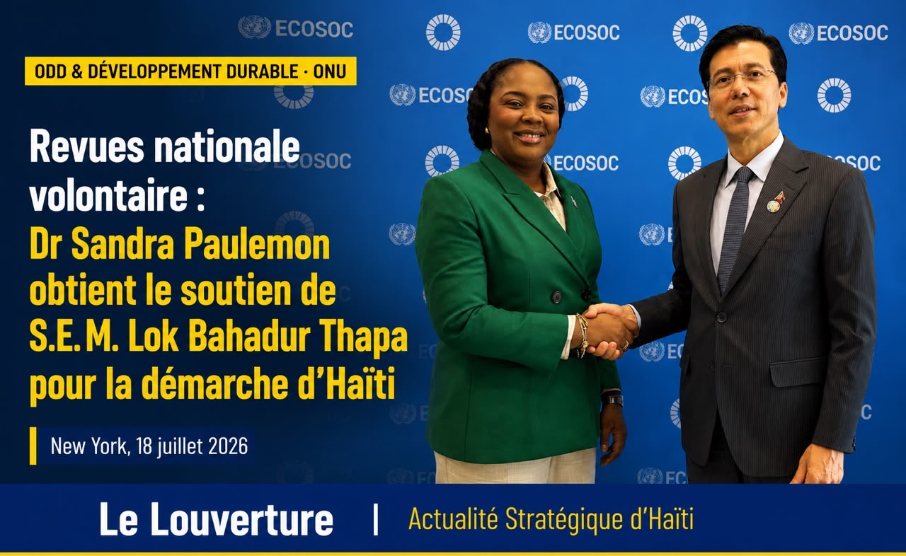 Dr Sandra Paulemon, ministre haïtienne de la Planification, échange une poignée de main avec S.E.M. Lok Bahadur Thapa, président de l’ECOSOC, lors d’une rencontre à New York sur la Revue nationale volontaire d’Haïti.