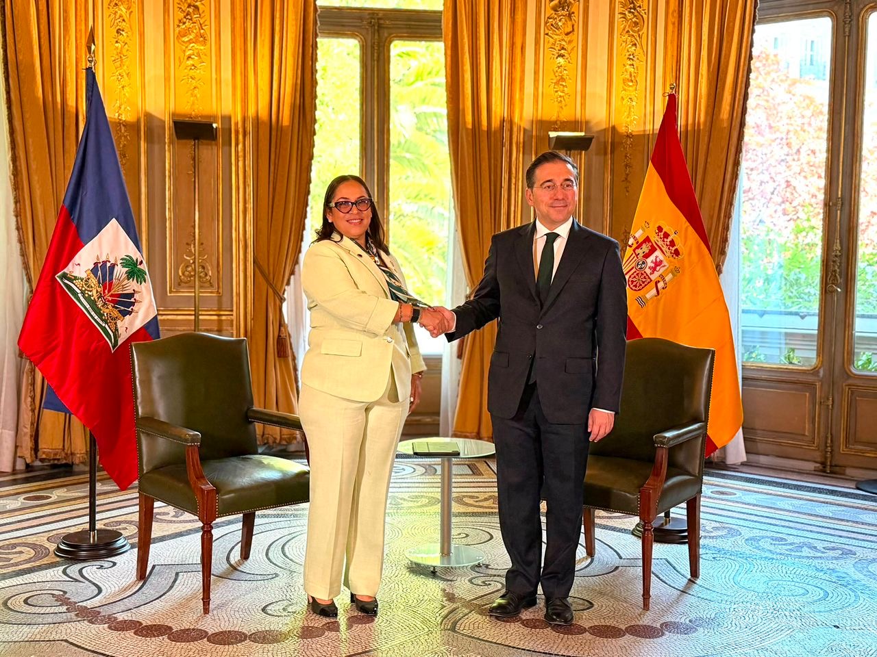 La ministre du MAEC, Raina Forbin, et le chef de la diplomatie espagnole renforcent la coopération bilatérale 36 Rencontre entre la ministre haïtienne des Affaires étrangères et le ministre espagnol à Madrid en marge de l’OCDE