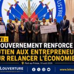 Le Premier ministre Alix Didier Fils-Aimé et des membres du Gouvernement participent à la cérémonie de remise de chèques aux bénéficiaires des programmes d’appui à l’entrepreneuriat du MCI, le 19 août 2026 à Port-au-Prince.