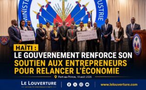 Haïti : le Gouvernement renforce son soutien aux entrepreneurs pour relancer l’économie 24 Le Premier ministre Alix Didier Fils-Aimé et des membres du Gouvernement participent à la cérémonie de remise de chèques aux bénéficiaires des programmes d’appui à l’entrepreneuriat du MCI, le 19 août 2026 à Port-au-Prince.