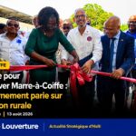 Le Premier ministre Alix Didier Fils-Aimé coupant le ruban inaugural de l'École Nationale de Marre-à-Coiffe, entouré de membres du gouvernement et d'autorités locales, Aquin, 13 août 2026