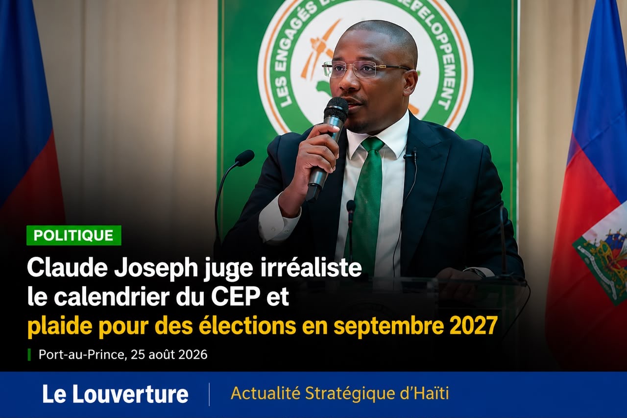 . Homme en costume, assis dans un studio radio, micro-casque sur les oreilles, s'exprimant avec conviction devant un pupitre.
