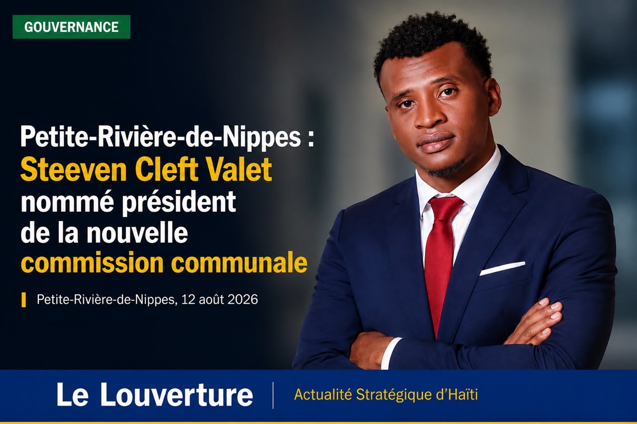 Steeven Cleft en costume, présenté dans un portrait officiel.