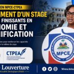 La ministre Sandra Paulemon entourée des dix-huit stagiaires finissants du CTPEA lors de la cérémonie de lancement du programme au MPCE à Port-au-Prince.