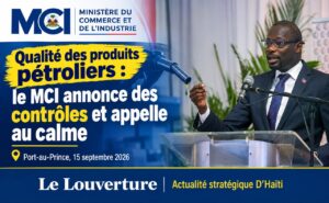Le ministre du Commerce et de l'Industrie, James Monazard, annonçant des contrôles sur la qualité des produits pétroliers.