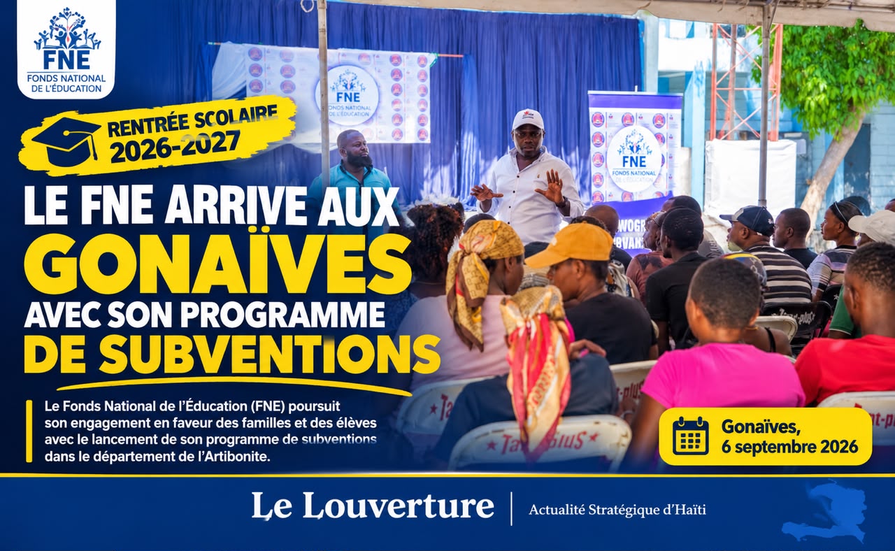 Des parents participent au programme de subventions scolaires du FNE aux Gonaïves.