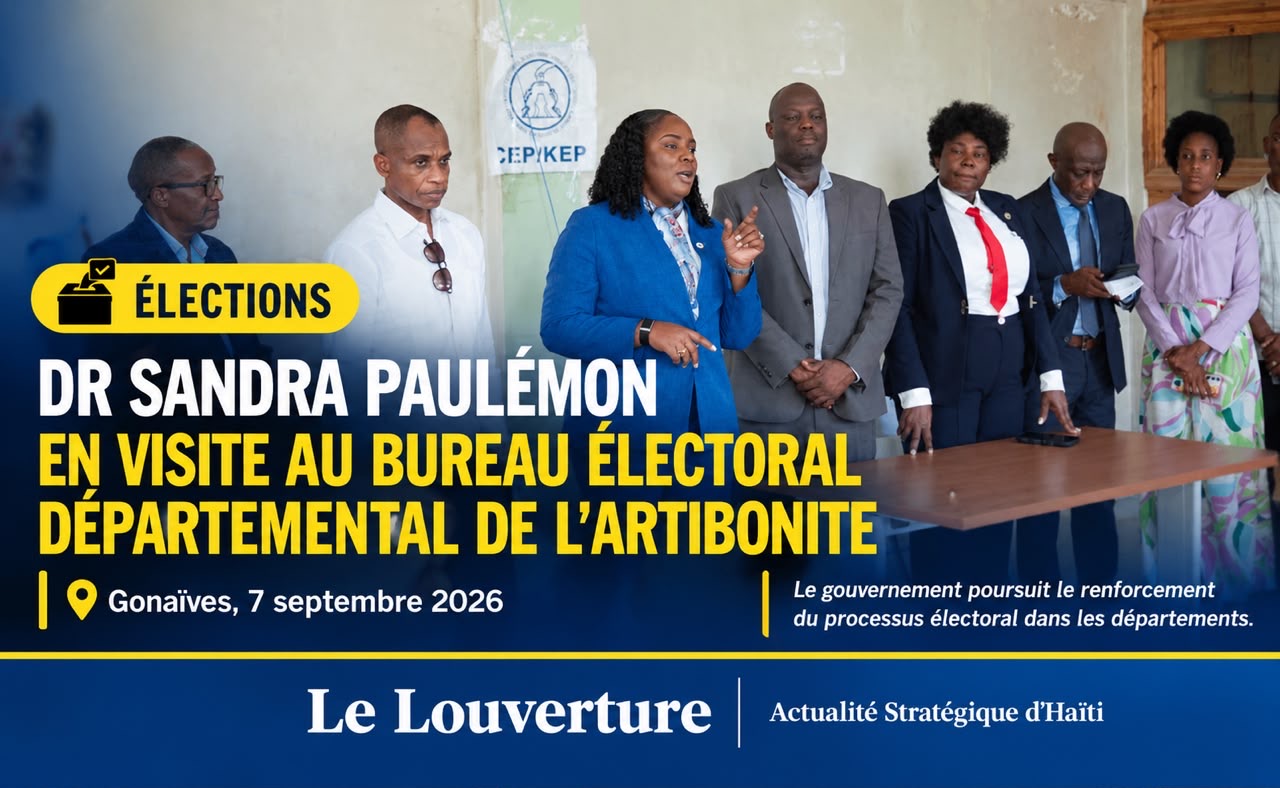 Dr Sandra Paulémon échange avec les responsables et des jeunes bénévoles du BED de l’Artibonite.