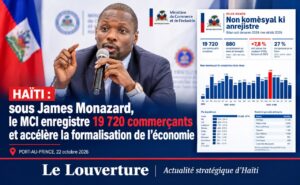 Le ministre du Commerce et de l'Industrie James Monazard lors d'une activité d'enregistrement des commerçants.